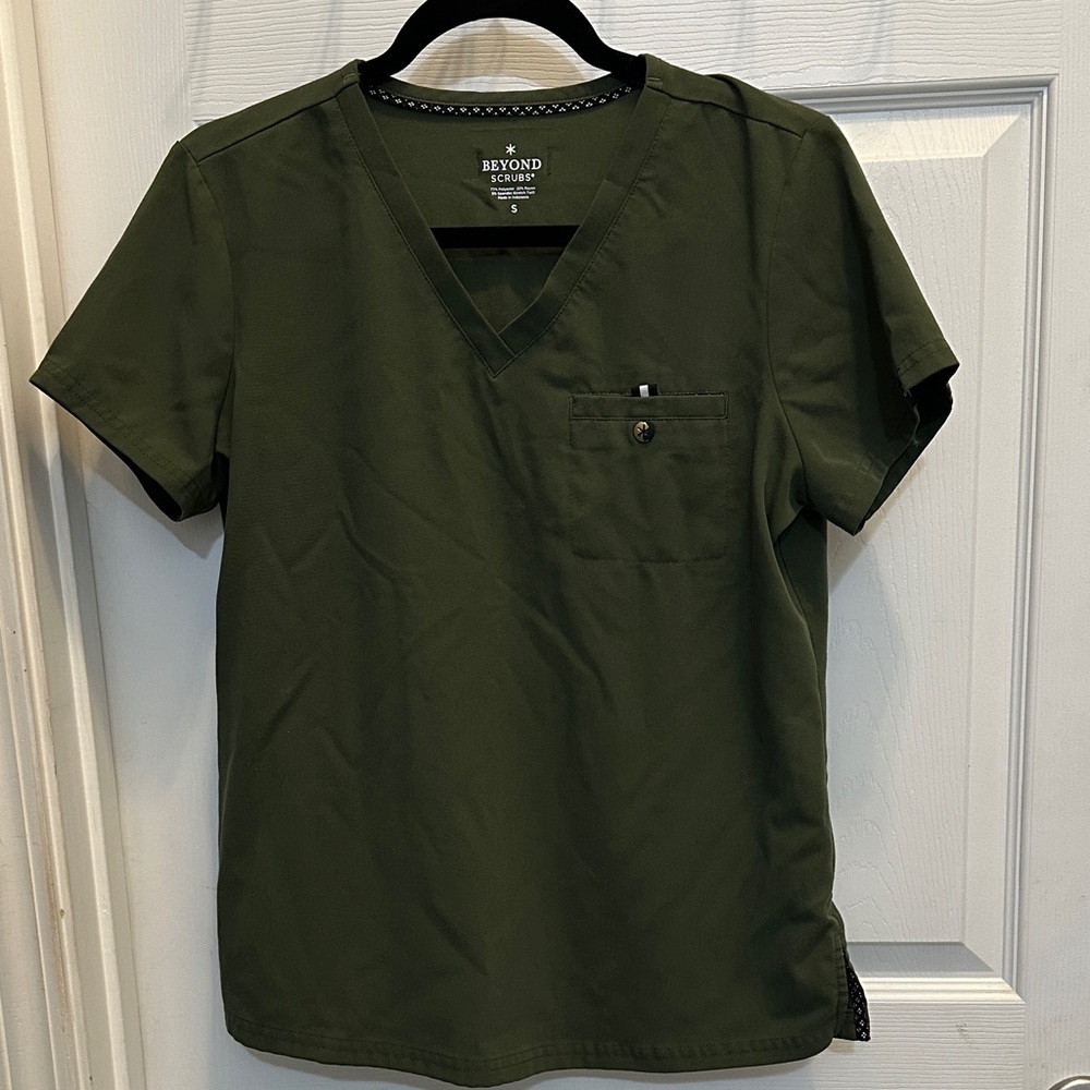 Olive Green Beyond Scrubs Shirt Size Small